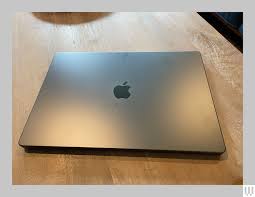 Macbook Pro	Intel Core i9 /16GB DDR4 RAM /512GB NvMe SSD